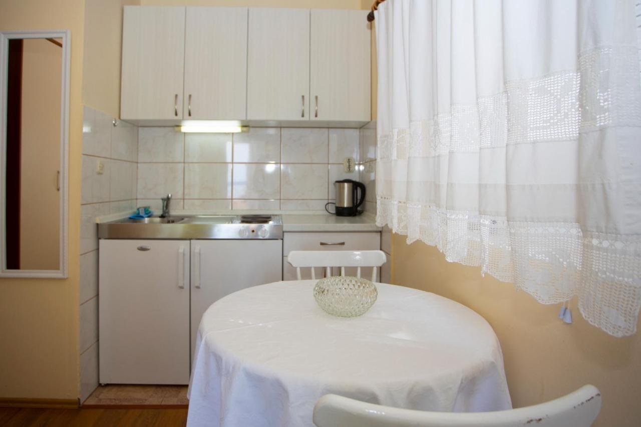 Apartmani Matko i Ana Podgora Esterno foto