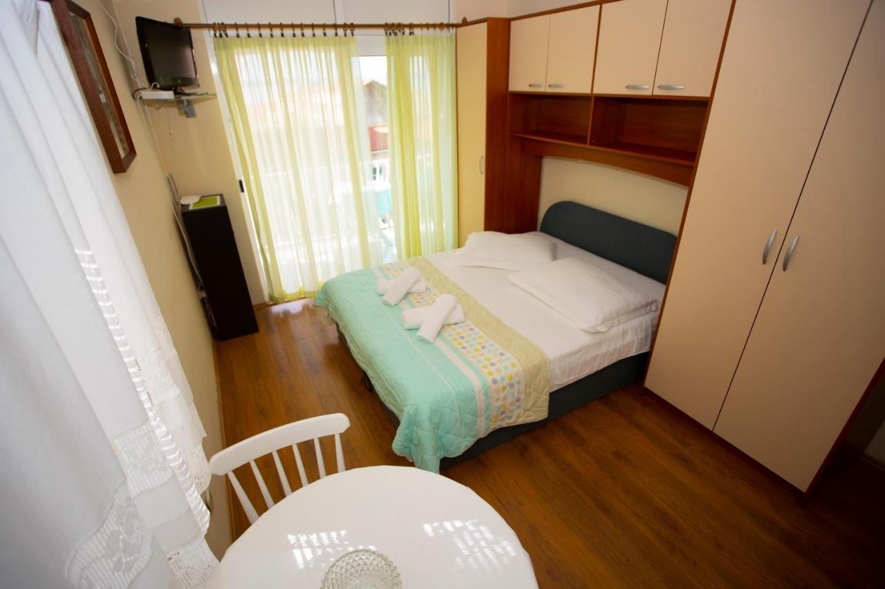 Apartmani Matko i Ana Podgora Esterno foto