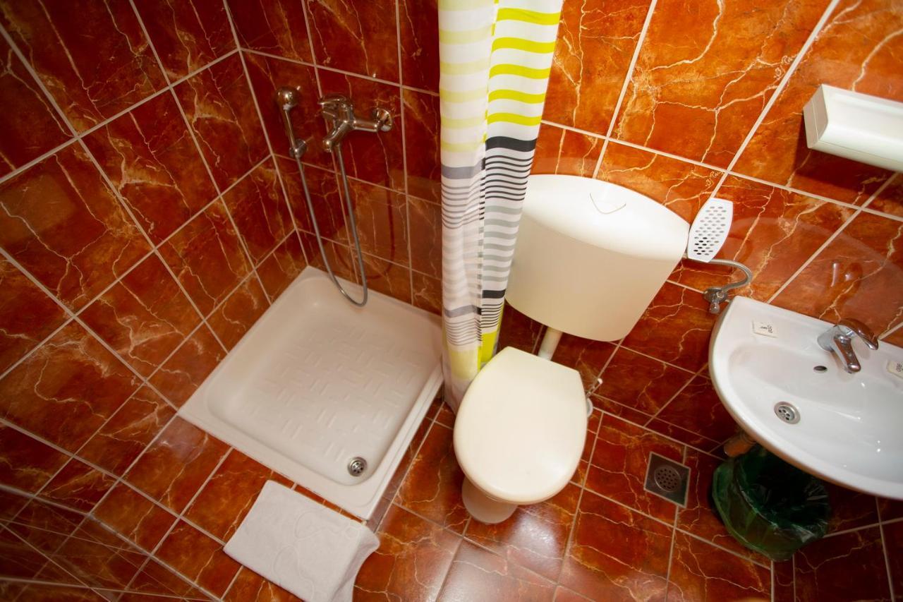 Apartmani Matko i Ana Podgora Esterno foto