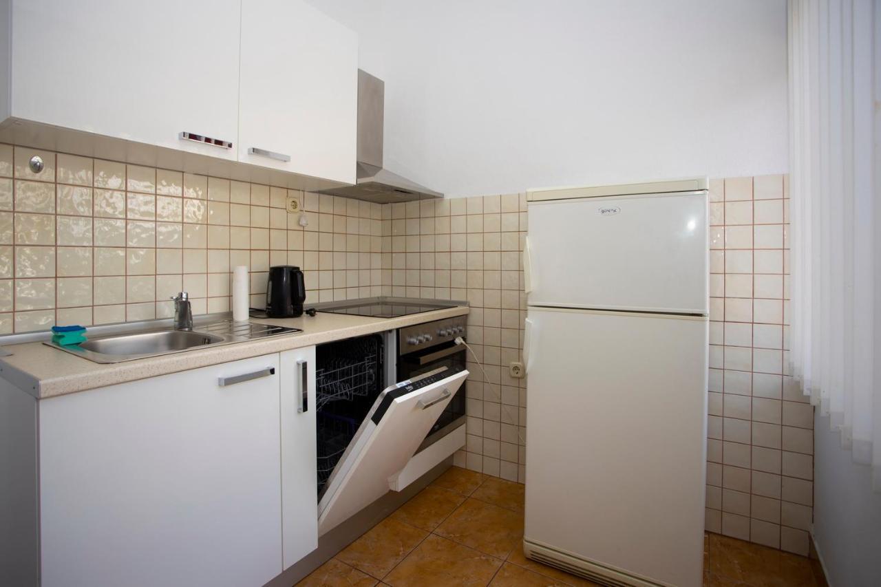 Apartmani Matko i Ana Podgora Esterno foto