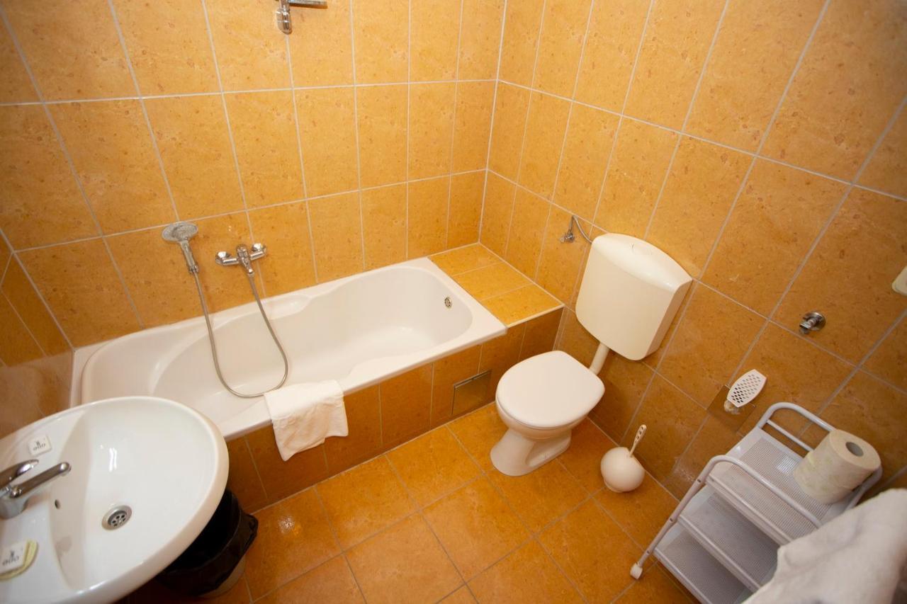 Apartmani Matko i Ana Podgora Esterno foto