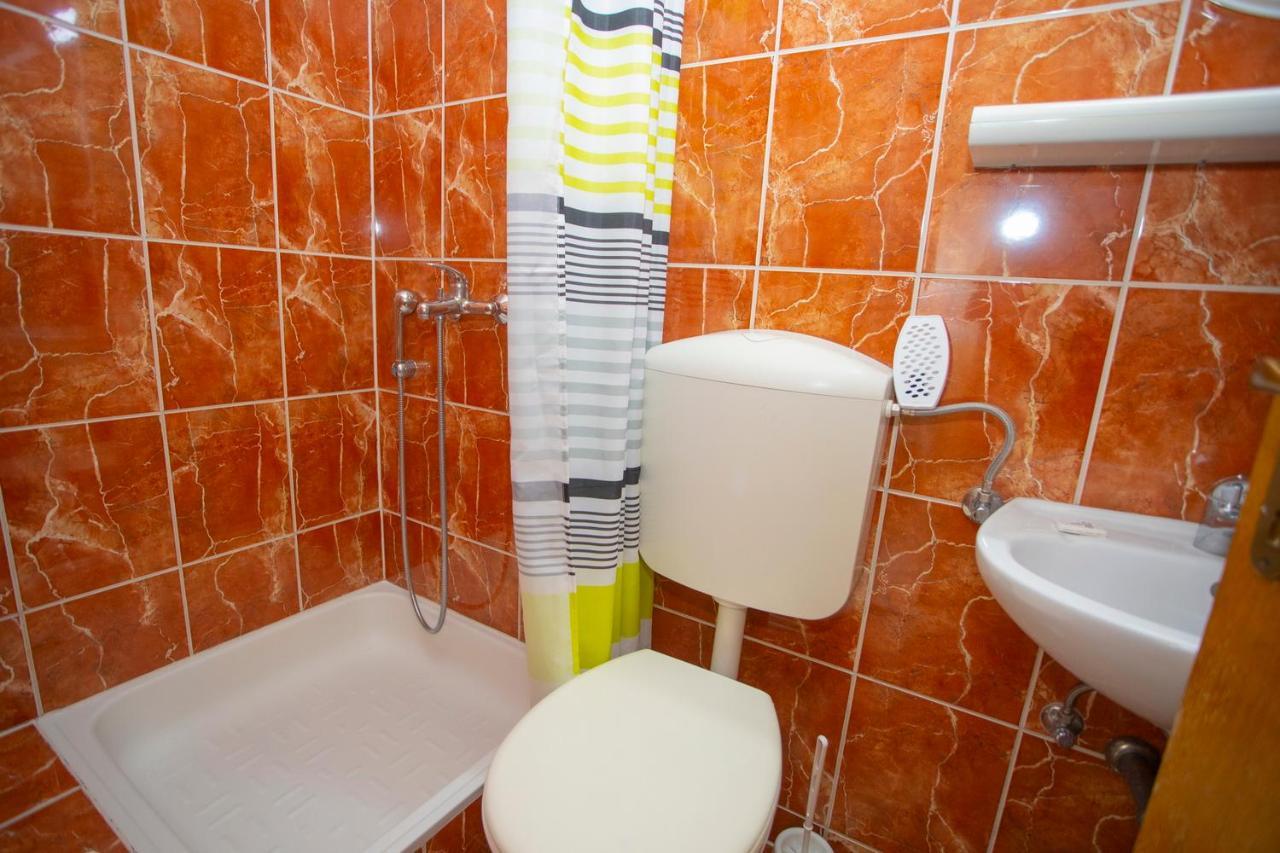 Apartmani Matko i Ana Podgora Esterno foto