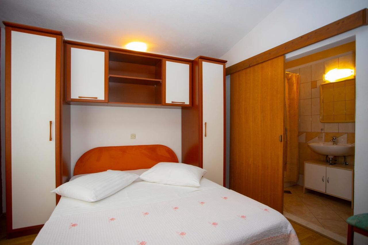 Apartmani Matko i Ana Podgora Esterno foto