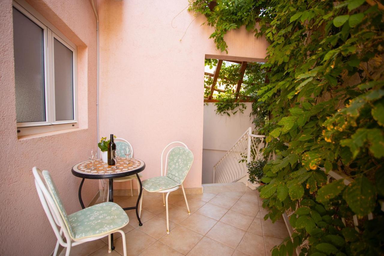 Apartmani Matko i Ana Podgora Esterno foto