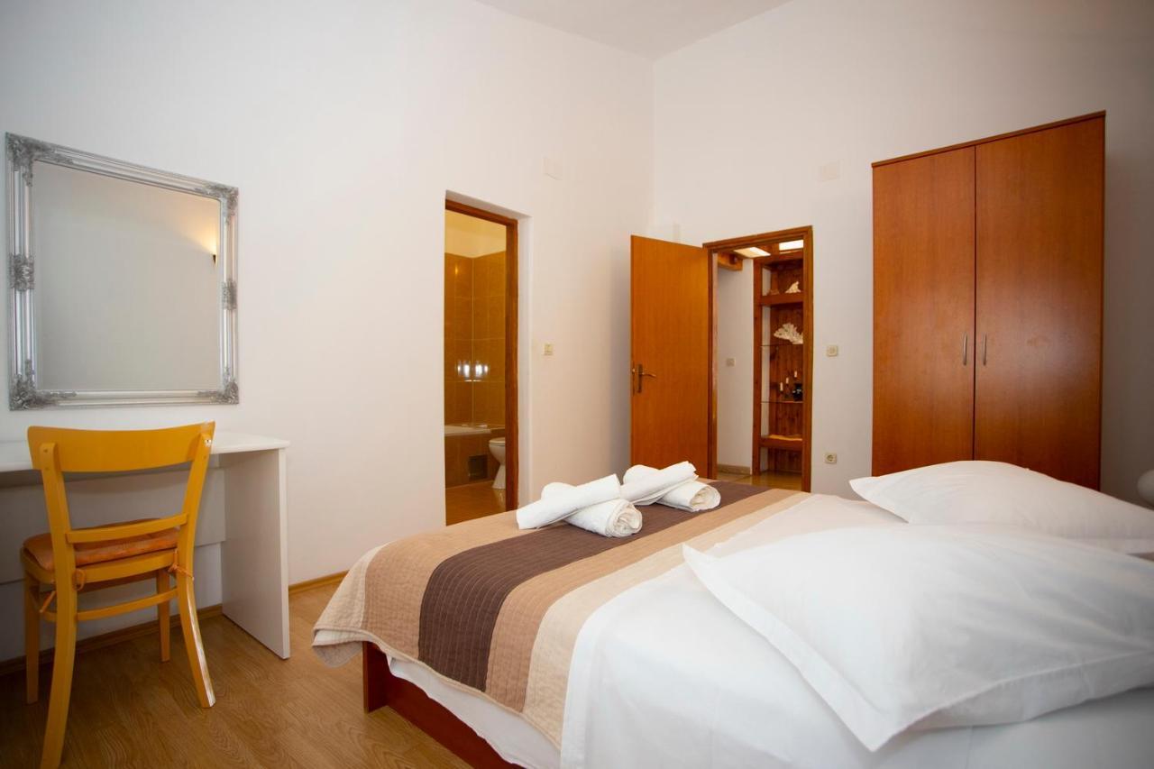 Apartmani Matko i Ana Podgora Esterno foto