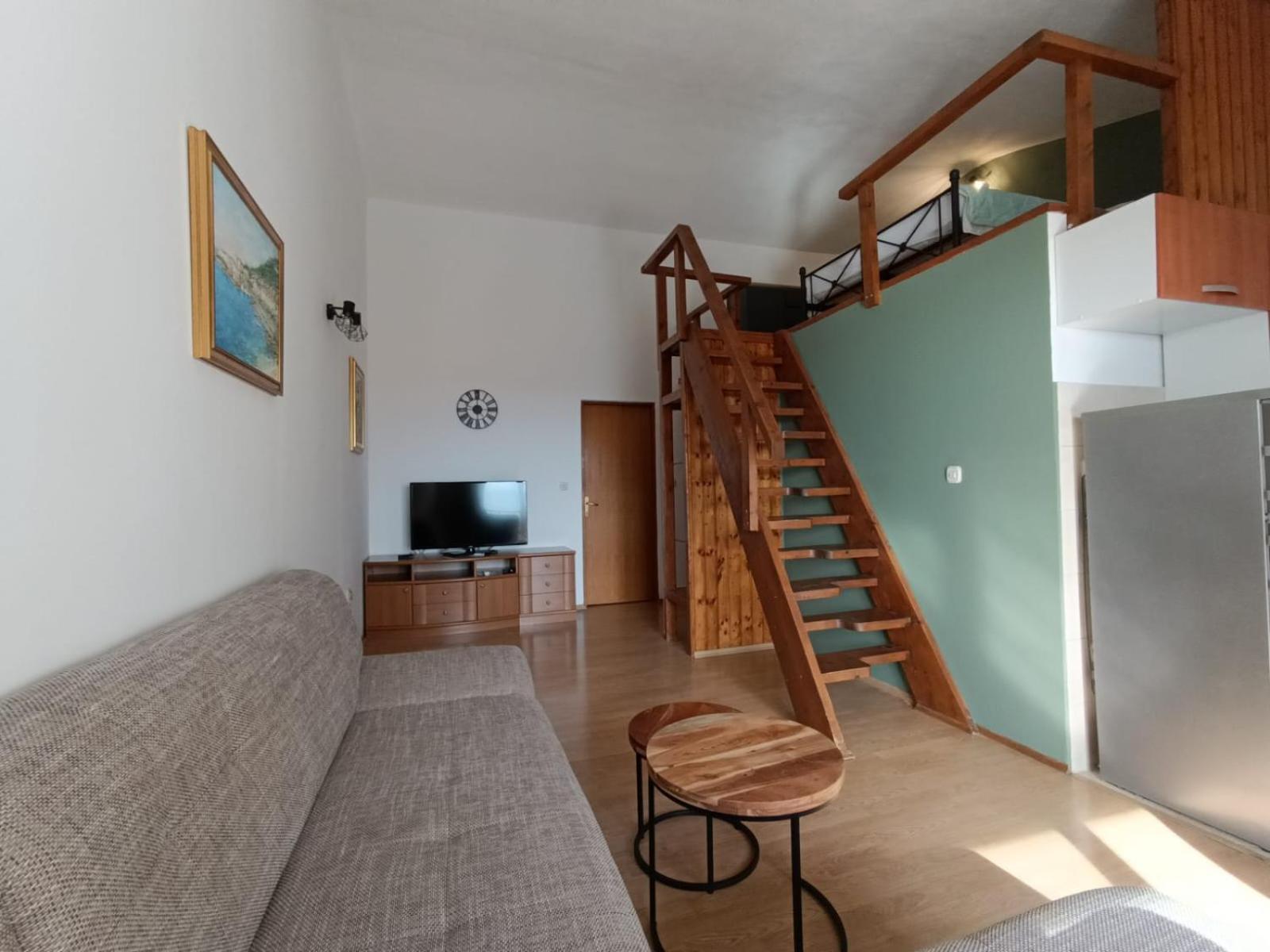 Apartmani Matko i Ana Podgora Esterno foto