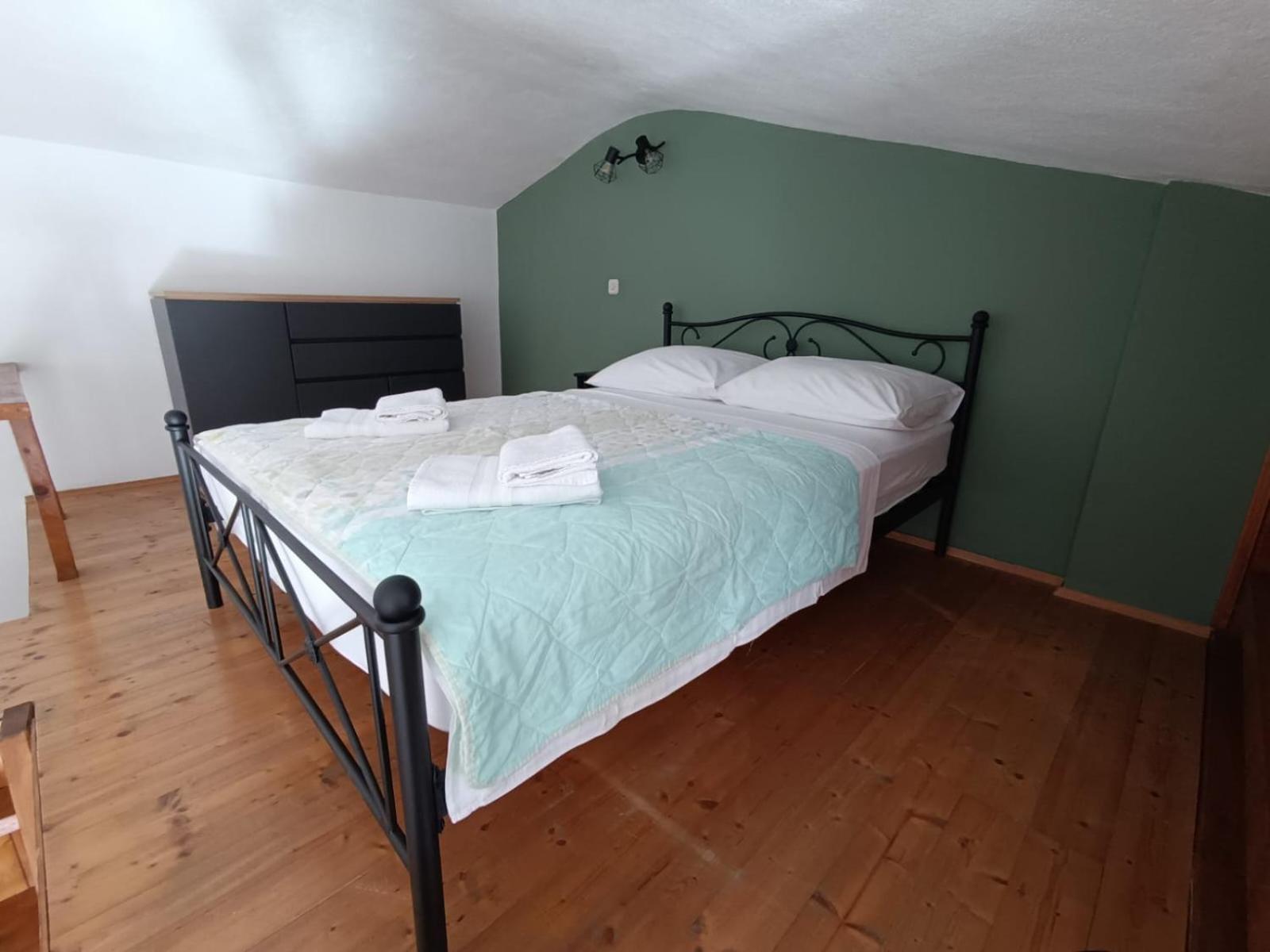 Apartmani Matko i Ana Podgora Esterno foto