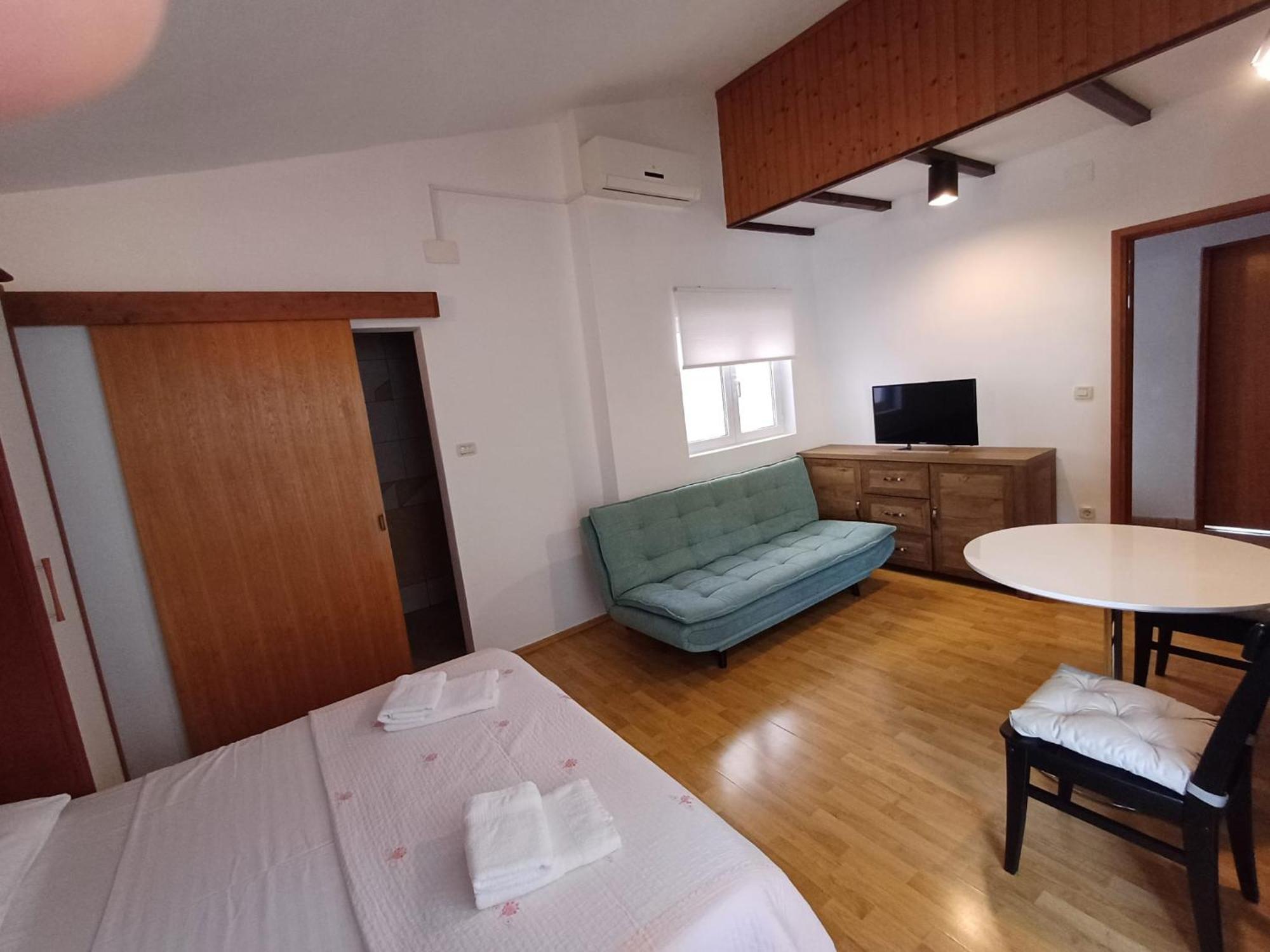 Apartmani Matko i Ana Podgora Esterno foto