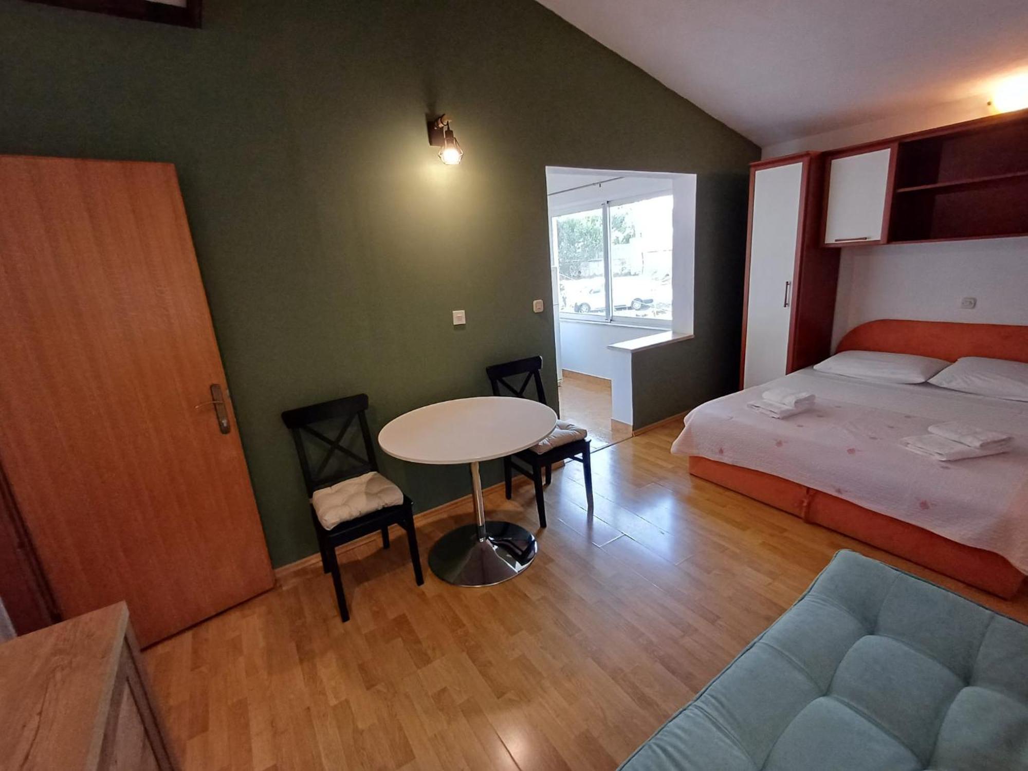 Apartmani Matko i Ana Podgora Esterno foto